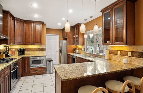 Whispering Oaks House | Very Spacious 5-bed w/Pool, Hot Tub, Mini Golf, Game Room, Playground and More!
