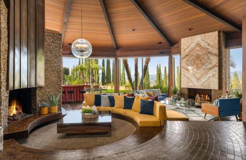 Encino Villa | Via Vallarta