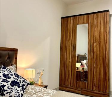 Santacruz Apartment | Vibrant 2 BHK Apt Near Airport