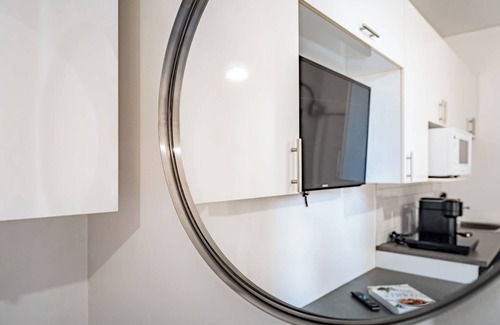 Plateau Mont Royal Apartment | Vibrant Plateau Studio | AC | Kitchenette | Parks