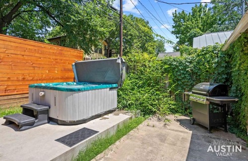 Greater South River City House | Vibrant, Quirky Home with Hot Tub Near S Congress