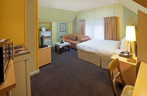 Church and Wellesley Hotel | Victoria's Mansion Guest House