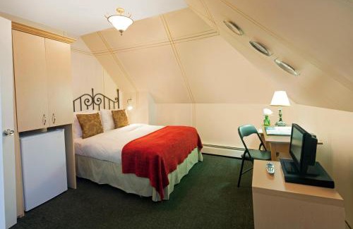 Church and Wellesley Hotel | Victoria's Mansion Guest House