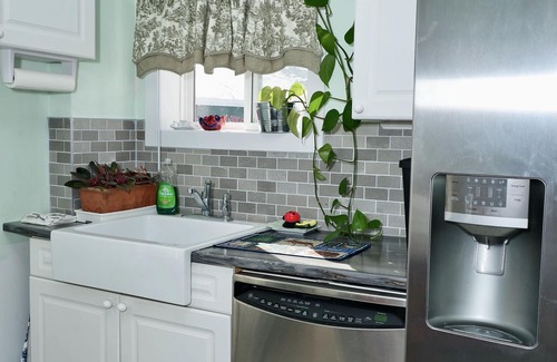 Amherst Apartment | VICTORIAN Clarence House Duplex in Historic Downtown Residential Amherst, NS