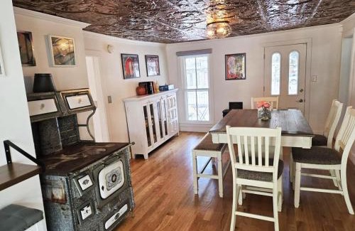 Historic District House | Victorian Dream! Charming Mountain View Home by Downtown