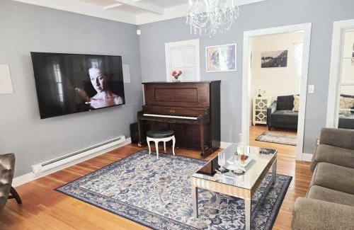 Historic District House | Victorian Dream! Charming Mountain View Home by Downtown