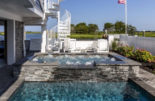 Avalon House | Victory Sunset - 6 bedroom ~ Elevator ~ Pool ~ Bayfront - Sleeps 14 - Avalon, NJ