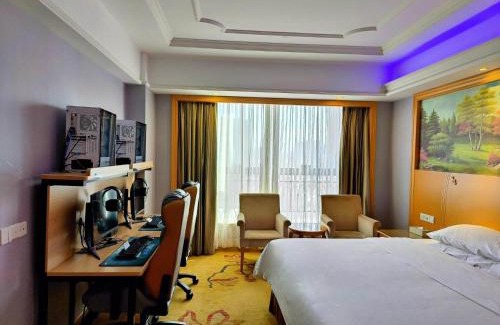 Buji Hotel | Vienna International Hotel Shenzhen Xiashuijing Metro Station