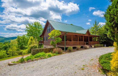 Sparta House | VIEWS, Fire Pit, Dogs Welcome, Fenced Yard! Close to New River Outfitters!