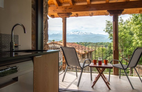 Santianes de Ola House | Views of the Picos de Europa in a house designed for all seasons