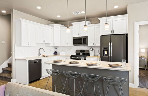 Hurricane House | Views of Zion Park - Heated backyard Pool & Hot Tub -Firepit, Golf, Hiking
