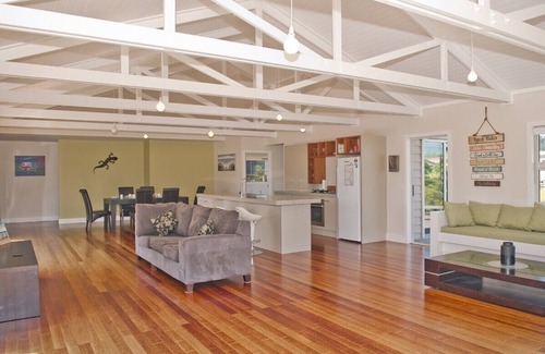 Matarangi Cottage | Views on Matarangi - Matarangi Holiday Home