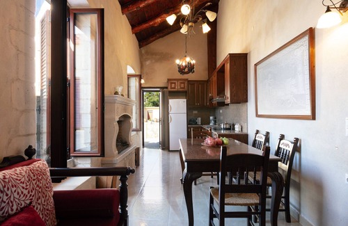 Karoti House | Vigdini Traditional House with hot tub in Karoti village