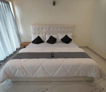 Kadadhe House | Vikas Boat Club and Restaurant