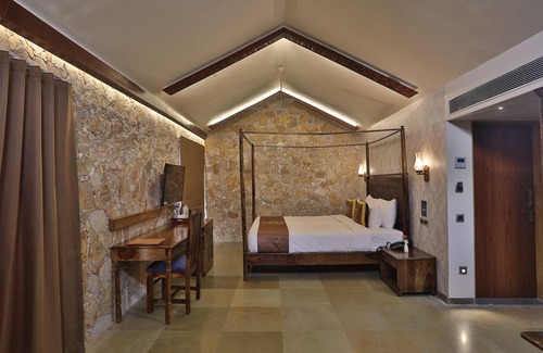 Halol Hotel | Vikrama Heritage Resort Pavagadh