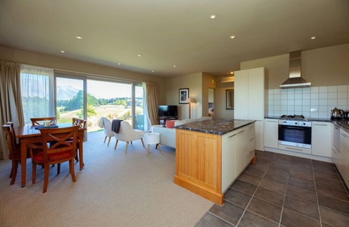 Windwhistle Apartment | Villa 206 Front Row Golf Views, Terrace Downs