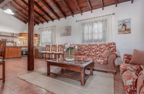 Puerto del Rosario Villa | Villa "Abraham" with Mountain View, Wi-Fi, Pool & Terrace