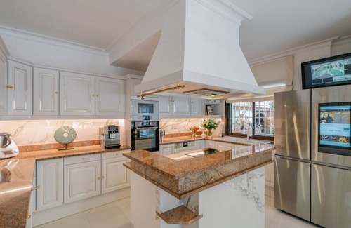 Vallauris Villa | Villa Albertine - Six Bedroom Villa, Sleeps 12