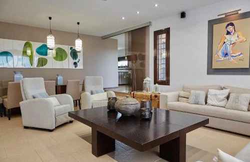 Layos House | Villa Alcotán Layos by Toledo AP