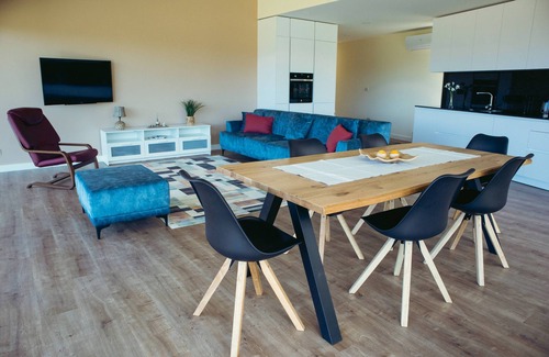 Cardielos Villa | Villa Amores Riverview - Scenic Getaway | uChill