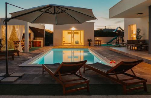 Debeljak Villa | Villa ARIA with a private heated pool