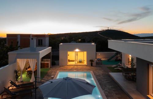 Debeljak Villa | Villa ARIA with a private heated pool