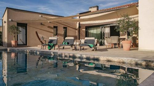 Jursici Villa | Villa Arya