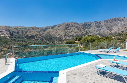 Asigonia Villa | Villa Asigonia with Heated Pool & Whirlpool