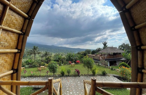 Bayan Villa | Villa Bambu Rinjani & Restaurant