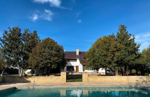 Olias del Rey Villa | Villa Blanca con piscina a 15 minutos de Toledo