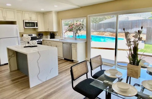 Arlington South House | Villa Blanca| Luxurious 4 BR Pool House | Near UCR
