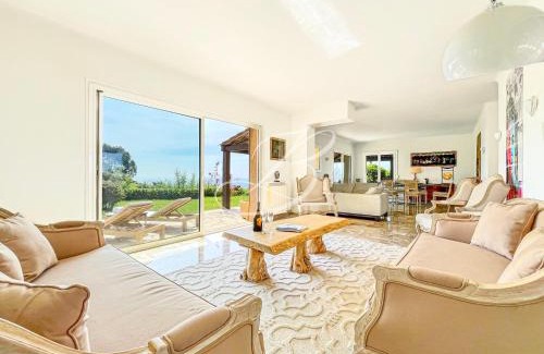 La Croix des Gardes Villa | Villa Blue Horizon - Panoramic Pools Cannes