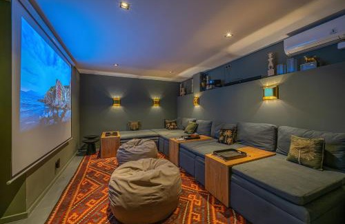 Batubelig Villa | Villa Bull House Amazing 6 bedrooms contemporary villa in Seminyak