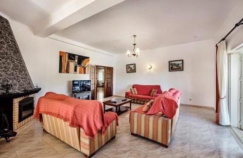 Salgados Villa | Villa Cabrita, Superb location, large villa, walk to restaurants, supermarkets beach