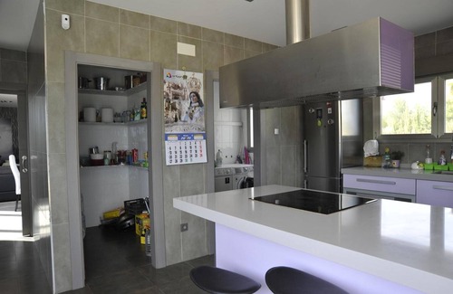 Yecla Villa | Villa 'Campo Premium' with Mountain View, Wi-Fi and Air Conditioning