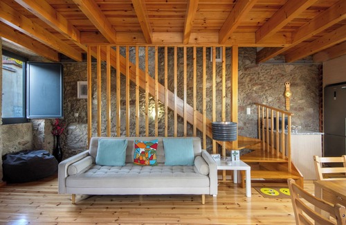 Pessegueiro do Vouga Villa | Villa 'Casa De Campo Com Vista A Montanha' with Mountain View and Air Conditioning