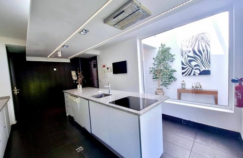 Estoi Villa | Villa 'Casa Do Lago' with Sea View, Wi-Fi and Air Conditioning