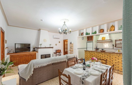 Marchena House | Villa "Casa Rural Entre Olivos" with Pool & Wi-Fi