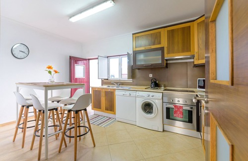 Porto Covo Villa | Villa 'Casa Vila-Mar' with Private Terrace, Wi-Fi and Air Conditioning