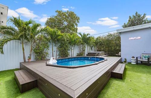East Little Havana Villa | Villa Ciao Bella Sleeps 25 Pool Hot Tub