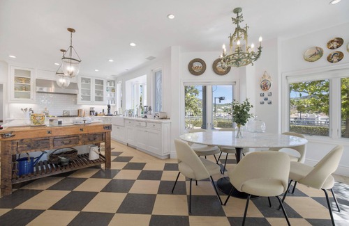 Tarzana Villa | Villa Clarinda- Architect-Designed Dream Estate with Theater, & Outdoor Oasis