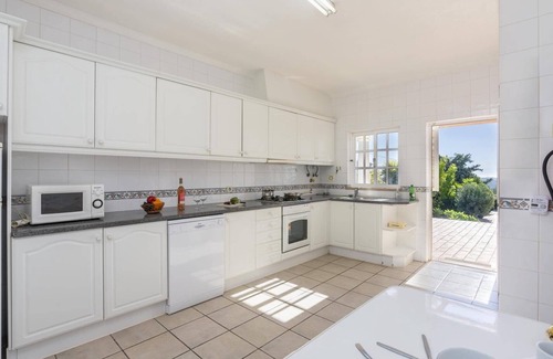 Mem Moniz Villa | Villa Colina do Sol by Villa Plus