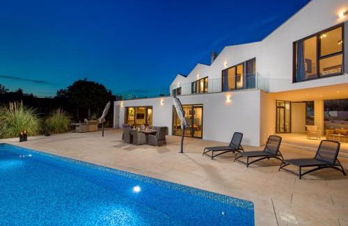 Baskoti Villa | Villa Corolan by Briskva