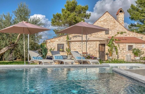Putignano Villa | Villa 'Cottage Romantico with Pool' with Private Pool, Wi-Fi and Air Conditioning