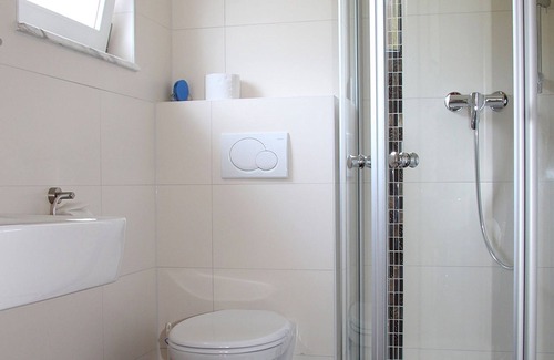 Klingenberg am Main House | Villa Croatia & Restaurant Adria