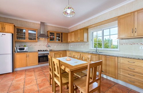 Monte Raposo Villa | Villa da Horta, a beautiful extensive villa in a peaceful location