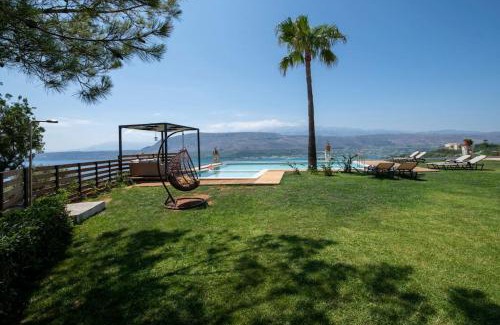 Pitharion Villa | Villa Damant