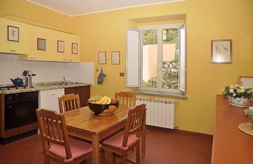 Calvi di Umbria Villa | Villa Darsia: A splendid and luminous two-story villa surrounded by meadows and by green hills, with Free WI-FI.