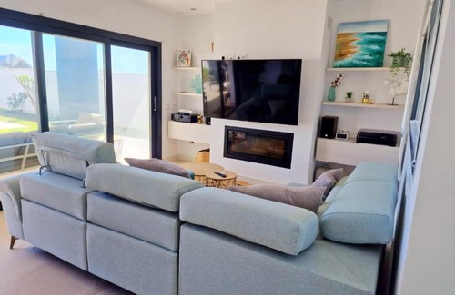 La Linea de la Concepcion Villa | Villa de Lujo en Santa Margarita