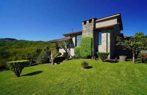 Groppoli Villa | Villa Delia 16p 2 Pools BBQ by VILLASRETREATS